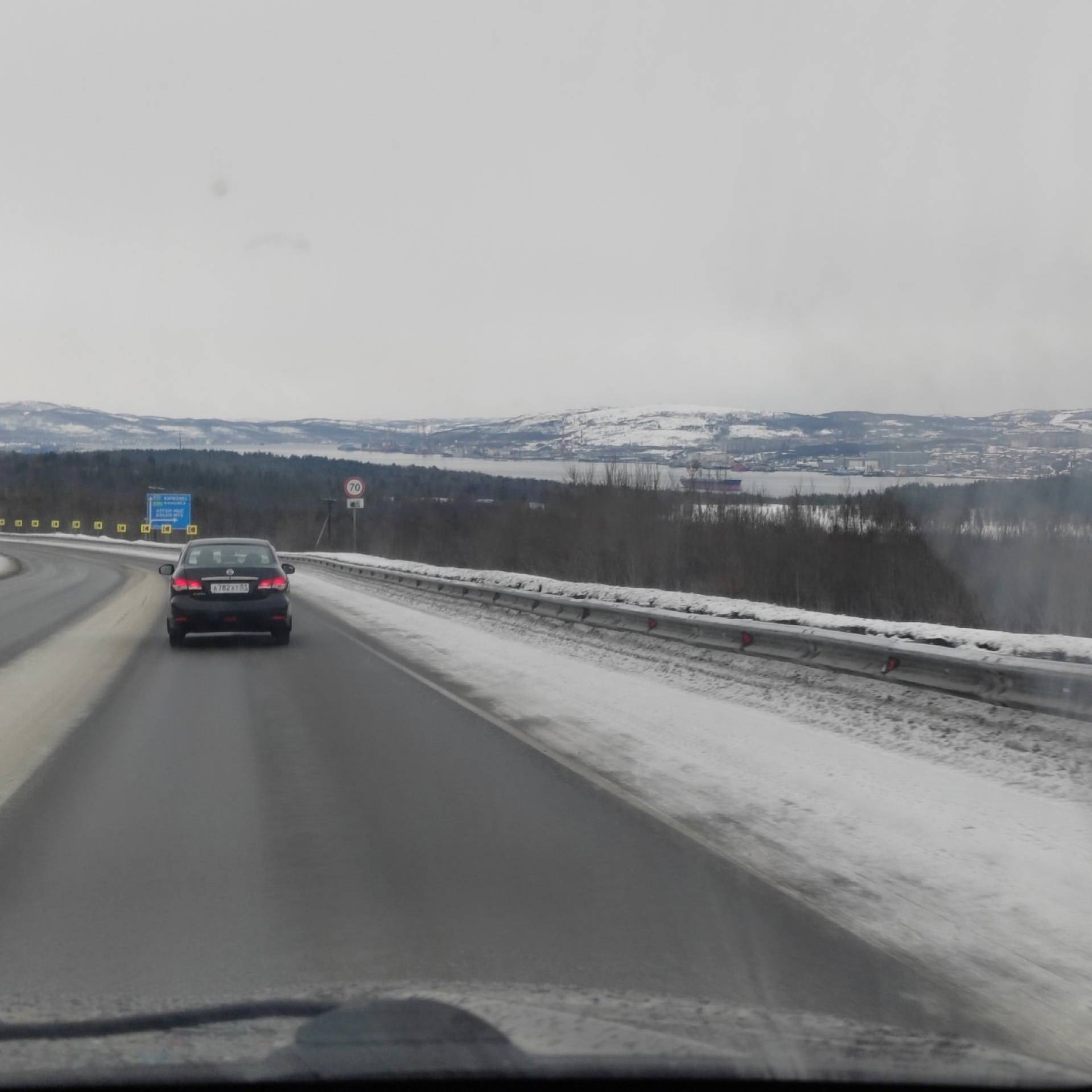 Перед поворотом на Абрам-мыс б...